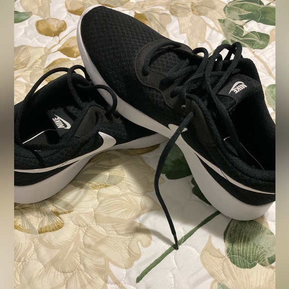 Nike Shoes - NWOTS Ladies Nikes